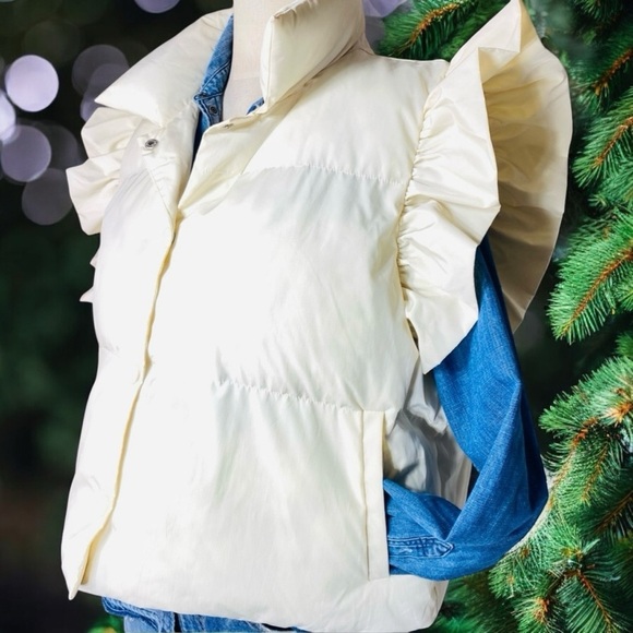 Bucket List Boutique Cream Puffer Vest - Picture 3 of 13